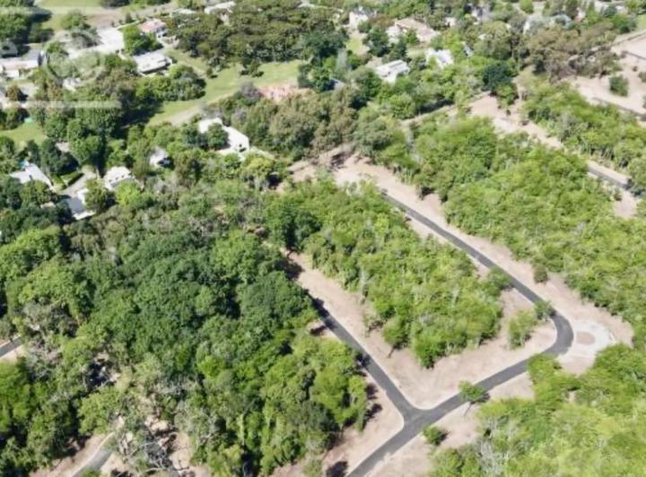 Terreno · 607m²