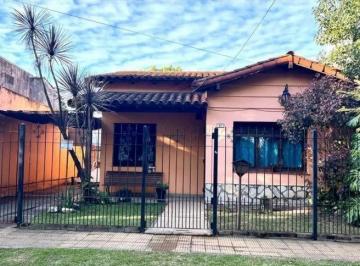 Casa · 90m² · 3 Dormitorios · 3 Cocheras · Casa en Venta en Ituzaingo Norte