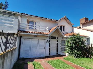 Casa · 180m² · 4 Ambientes · 1 Cochera · Casa en Caisamar