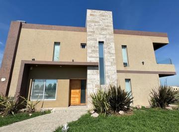 Casa · 700m² · 7 Ambientes · 4 Cocheras · Propiedad en Venta en Barrio Tiempos de Canning