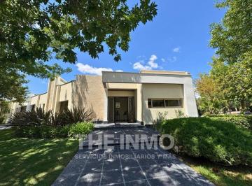 Casa de 8 ambientes, San Francisco del Monte · Casa con 661 m² y 4 Dorm. en Venta en Barrio Privado Las Marías, Guaymallén Mendoza.