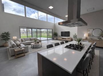 Casa · 270m² · 6 Ambientes · Venta Casa de 2 Plantas con 3 Dorm. de Categoría con Pileta, Funes