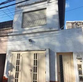 Casa · 140m² · 4 Ambientes · 1 Cochera · 2 Propiedades P. Baja 2 Amb C/garage y P. Alta 3 Amb C/terraza