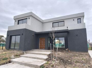 Casa · 182m² · 5 Ambientes · Casa en Venta en Santa Sofía, Pilar del Este, Pilar