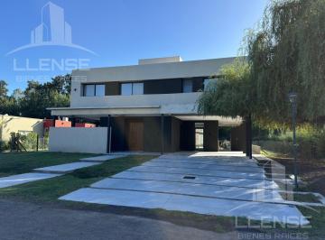 Casa · 174m² · 4 Ambientes · 1 Cochera · Casa 5 Ambientes con Piscina en Venta - Barrio La Candida - Apto Credito