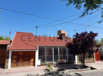 Casa · 170m² · 5 Ambientes · 1 Cochera · Casa en Venta
