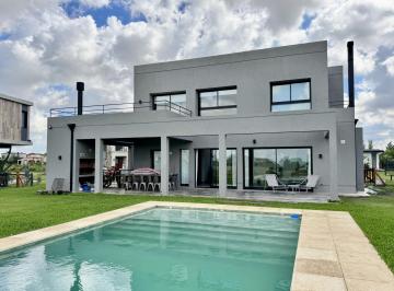 Casa · 190m² · 5 Ambientes · 1 Cochera · Casa en Venta en San Lucas Canning San Vicente