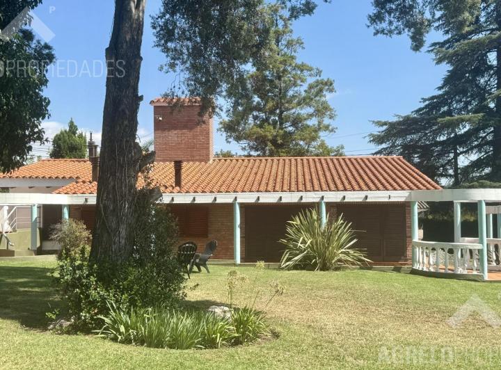 Casa · 350m² · 4 Ambientes · 1 Cochera