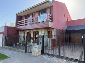 Casa · 188m² · 6 Ambientes · 2 Cocheras · Casa 6 Ambientes Barrio Malvinas Argentinas