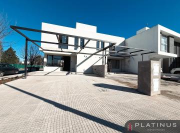 Casa · 155m² · 5 Ambientes · 2 Cocheras · Duplex en Venta de Greenville II, 3 Dorm. con Cochera, Entrega Mayo 2026