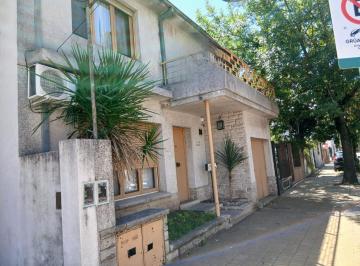 Casa · 260m² · 5 Ambientes · Chalet 5 Amb + Depto Independiente Excel Ubicacion