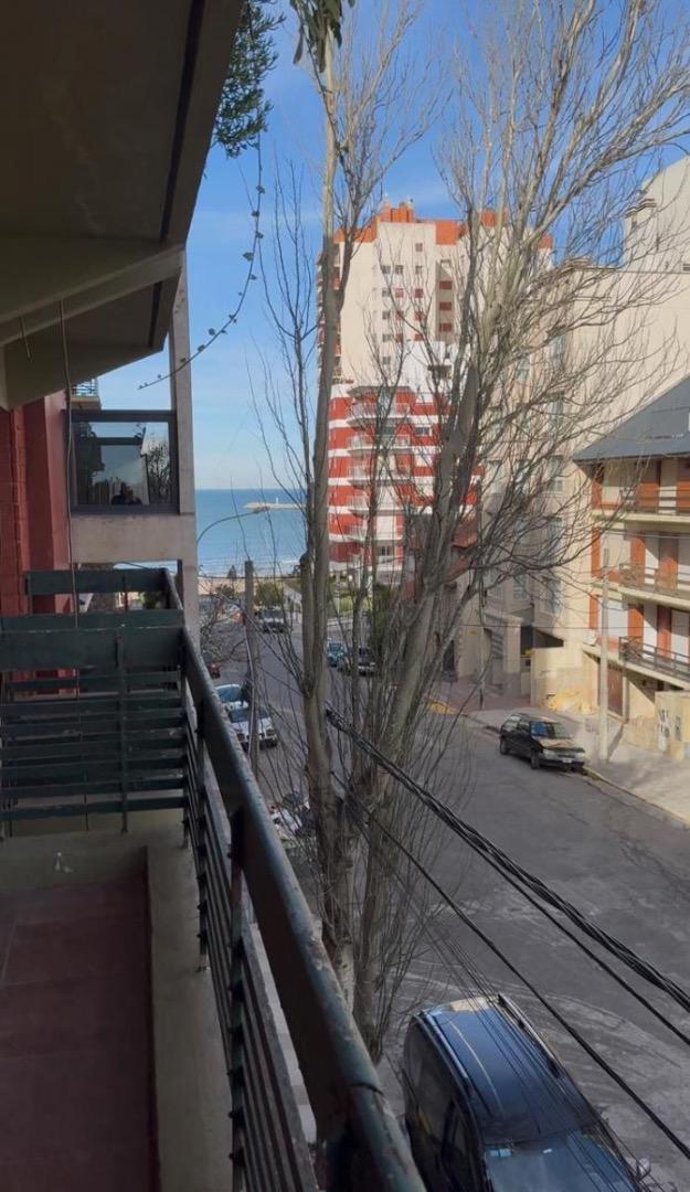 Depto 2 amb, 42m² cubiertos con balcón y vista al mar — Playa Grande