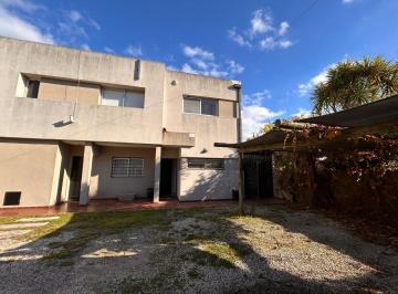 Casa · 70m² · 3 Ambientes · 1 Cochera · Duplex en Venta en City Bell Entre Caminos.