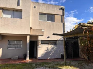 Casa · 70m² · 3 Ambientes · 1 Cochera · Moderno Dúplex en Venta | 2 Dorm. | Pileta | Cochera | City Bell