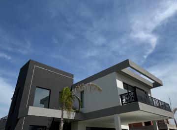 Casa de 5 ambientes, Ezeiza · Casa en Venta en Barrio Privado Terralagos Canning