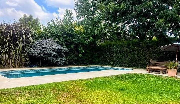Casa · 252m² · 5 Ambientes · 4 Cocheras