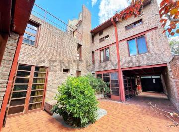 Casa · 150m² · 5 Ambientes · 2 Cocheras · Casa Venta de 4 Dorm. con Quincho y Garage en La Plata