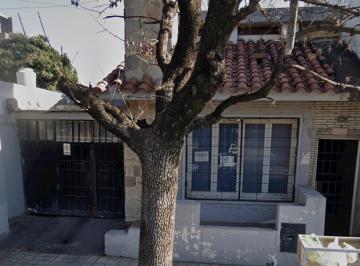 Casa · 123m² · 3 Ambientes · 1 Cochera · Venta| Casa a Reciclar en General Paz Apto Credito