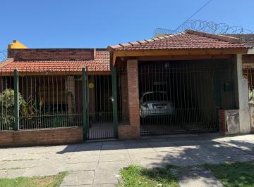 Casa de 3 ambientes, Lomas de Zamora · Excelente Chalet en Venta Muy Cómodo