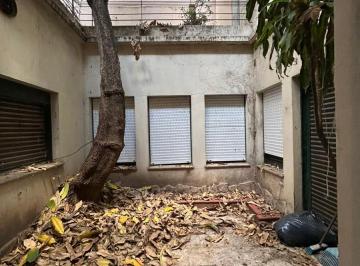 Casa · 115m² · 6 Ambientes · 1 Cochera · Casa en Venta en Lanús Este
