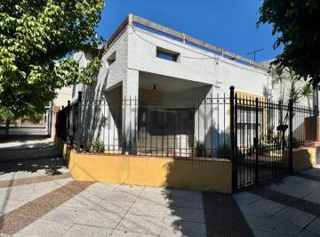 Casa · 74m² · 3 Ambientes · 1 Cochera · Venta Casa 3 Ambientes Martin Coronado Parrilla Cochera