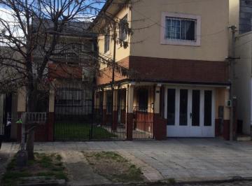 Casa · 208m² · 4 Ambientes · 2 Cocheras · Casa 2 Plantas Vs. Ambientes Ideal Flia Numerosa o 2 Flias