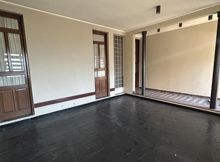 Casa · 251m² · 5 Ambientes · 1 Cochera