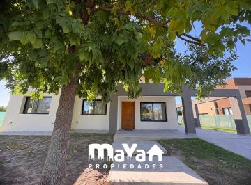 Casa · 190m² · 4 Ambientes · 6 Cocheras · Casa a Estrenar en Venta - Altos del Casco