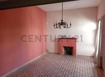 Casa · 120m² · 5 Ambientes · 1 Cochera · Venta Amplia Casa en El Centro de La Ciudad de Rocha