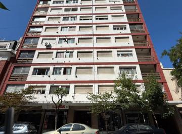 Departamento · 40m² · 2 Ambientes · 1 Cochera · 2 Ambientes con Balcón y Cochera Cubierta en Zona Centro/pza Mitre - Libres de Gastos