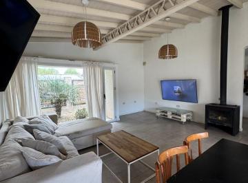 Casa · 124m² · 5 Ambientes · 1 Cochera · Casa + Local Comercial en Santa Teresita