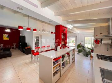 Casa · 270m² · 4 Ambientes · 4 Cocheras · Venta Casa 4 Ambientes en Doble Lote con Patio, Piscina y Cochera en Morón