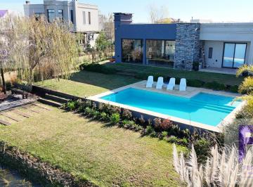 Casa · 244m² · 4 Ambientes · 3 Cocheras · Venta Casa a La Laguna en Barrio Privado El Naudir, Escobar