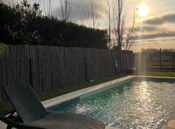Casa · 180m² · 4 Ambientes · 2 Cocheras · Casa en Alquiler en El Barrio Vila Marina I, Villa Nueva, Tigre