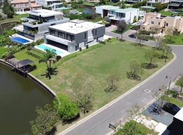 Terreno · 1050m² · Lote en Venta en El Barrio El Yacht, Nordelta