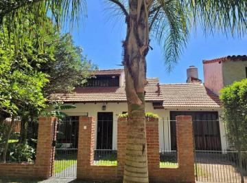 Casa · 124m² · 4 Ambientes · Casa en Venta - 3 Dorm. 2 Baños - Mar del Plata