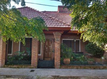 Casa · 170m² · 5 Ambientes · 2 Cocheras · Casa en Venta - 3 Dorm. 2 Baños - 283 m² - La Plata