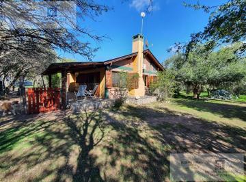 Quinta vacacional · 102m² · 5 Ambientes · 2 Cocheras · Finca en Cortaderas