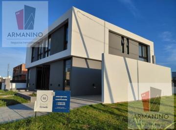 Casa · 132m² · 5 Ambientes · 2 Cocheras · Dúplex en Venta Manantiales 3 Dorm. / 3 Baños. a Estrenar