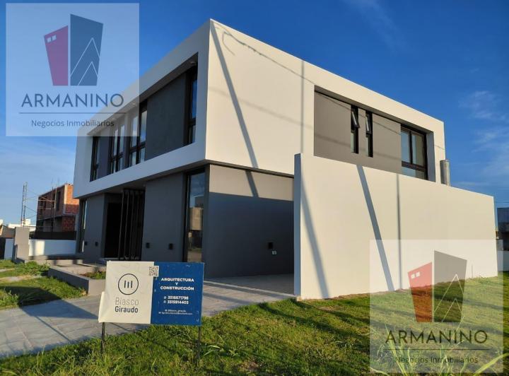 Casa · 132m² · 5 Ambientes · 2 Cocheras