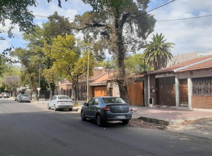 Casa · 125m² · 5 Ambientes · 2 Cocheras