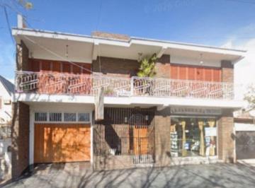 Casa · 728m² · 11 Ambientes · 4 Cocheras · Venta de Casa con Salón Comercial y Depósito