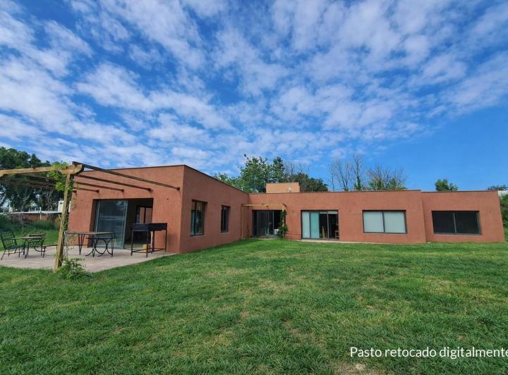 Casa · 310m² · 8 Ambientes · 2 Cocheras