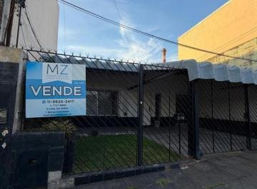 Casa · 240m² · 3 Ambientes · 1 Cochera · Venta de Casa en Berazategui