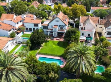 Casa · 420m² · 9 Ambientes · 4 Cocheras · Venta Casa de Categoría 9 Amb. Olivos - Acepta Permuta