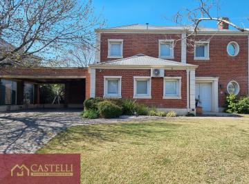 Casa · 210m² · 5 Ambientes · 2 Cocheras · Casa en Los Jazmines, Pilar del Este