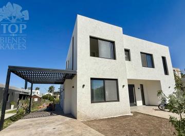 Casa · 270m² · 7 Ambientes · 4 Cocheras · Casa Al Agua en Venta en Laguna Grande