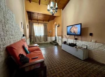 Casa · 190m² · 4 Ambientes · Venta Casa 5 Amb con Pileta Hurlingham Permuta