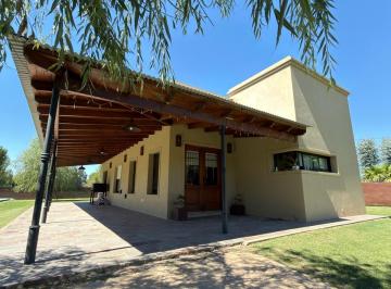 Casa · 100m² · 4 Ambientes · 1 Cochera · Casa - Saladillo
