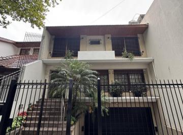 Casa · 315m² · 5 Ambientes · 2 Cocheras · Casa 5 Ambientes, con Cochera Doble y Jardin, en Venta en Villa Devoto